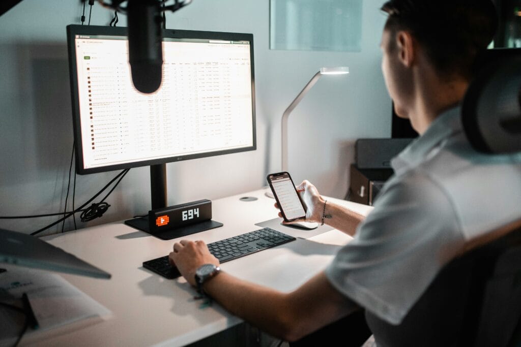 image of person analyzing AI in eCommerce innovation