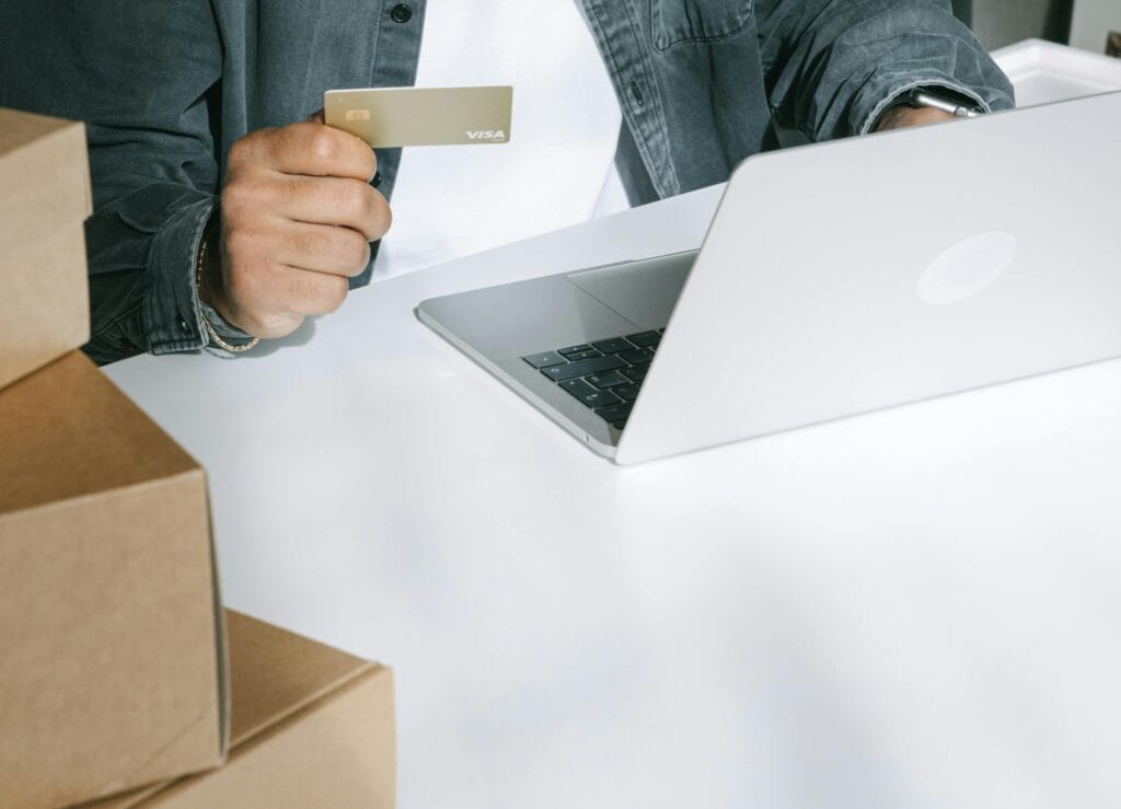 Image of a customer paying online after being introduced to visual hierarchy in eCommerce for new payment methods